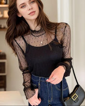 Cargar imagen en el visor de la galería, BLUSA TUL PLUMETI CUELLO ALTO
