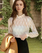 Cargar imagen en el visor de la galería, BLUSA ENCAJE CUELLO ALTO
