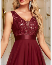 Cargar imagen en el visor de la galería, VESTIDO LARGO TUL BORDADO MAS TUL CON CINTO
