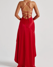 Cargar imagen en el visor de la galería, VESTIDO LARGO SATEN CON VOLADO
