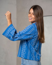 Cargar imagen en el visor de la galería, CAMISA BORDADA LINEAS
