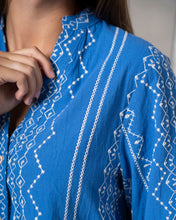Cargar imagen en el visor de la galería, CAMISA BORDADA LINEAS
