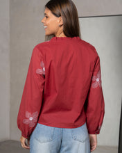 Cargar imagen en el visor de la galería, BLUSA BORDADA FLORES
