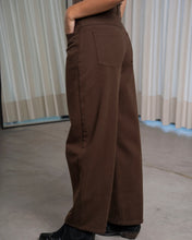 Cargar imagen en el visor de la galería, JEAN BARREL MARRON
