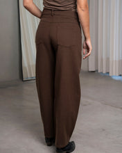 Cargar imagen en el visor de la galería, JEAN BARREL MARRON
