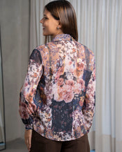Cargar imagen en el visor de la galería, CAMISA DISEÑO FLORES
