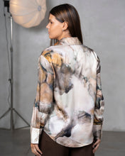 Cargar imagen en el visor de la galería, CAMISA ESTAMPADA MANCHAS
