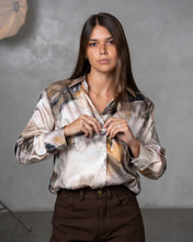 Cargar imagen en el visor de la galería, CAMISA ESTAMPADA MANCHAS
