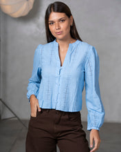 Cargar imagen en el visor de la galería, BLUSA BRODERIE LINEAS
