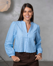 Cargar imagen en el visor de la galería, BLUSA BRODERIE LINEAS
