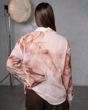 Cargar imagen en el visor de la galería, CAMISA ESTAMPADO MARMOL ROSA
