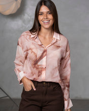 Cargar imagen en el visor de la galería, CAMISA ESTAMPADO MARMOL ROSA
