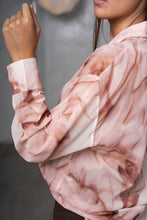 Cargar imagen en el visor de la galería, CAMISA ESTAMPADO MARMOL ROSA
