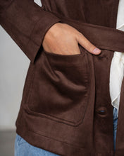 Cargar imagen en el visor de la galería, CHAQUETA GAMUZA CON LAZO
