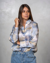 Cargar imagen en el visor de la galería, CAMISA DE SEDA ESTAMPADO DIFUSO PASTEL

