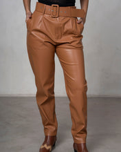 Cargar imagen en el visor de la galería, PANTALON CUERINA CON CINTO
