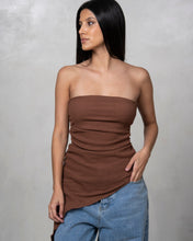 Cargar imagen en el visor de la galería, TOP STRAPLESS FRUNCE CON PICO
