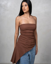 Cargar imagen en el visor de la galería, TOP STRAPLESS FRUNCE CON PICO
