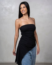 Cargar imagen en el visor de la galería, TOP STRAPLESS FRUNCE CON PICO
