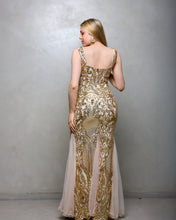 Cargar imagen en el visor de la galería, VESTIDO LARGO BORDADO ARABESCOS MAS PICOS LISO
