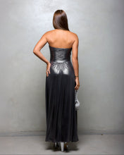 Cargar imagen en el visor de la galería, VESTIDO LARGO STRAPLESS NUDO CON BRILLO
