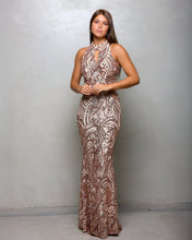Cargar imagen en el visor de la galería, VESTIDO LARGO BORDADO CUELLO HALTER C/GOTA
