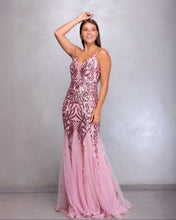 Cargar imagen en el visor de la galería, VESTIDO LARGO BORDADO CON PICOS LISOS Y BRETEL FINO
