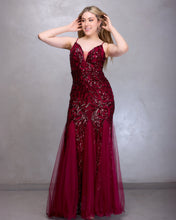Cargar imagen en el visor de la galería, VESTIDO LARGO BORDADO CON PICOS LISOS Y BRETEL FINO
