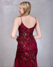 Cargar imagen en el visor de la galería, VESTIDO LARGO BORDADO CON PICOS LISOS Y BRETEL FINO
