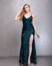 Cargar imagen en el visor de la galería, VESTIDO LARGO ESCOTE V LINEAS LENTEJUELAS
