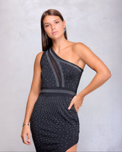 Cargar imagen en el visor de la galería, VESTIDO LARGO UN HOMBRO APLIQUES BRILLOS CON TAJO
