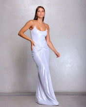 Cargar imagen en el visor de la galería, VESTIDO LARGO BRILLO CON NUDO CINTURA
