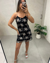 Cargar imagen en el visor de la galería, VESTIDO BORDADO SUELTO
