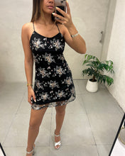 Cargar imagen en el visor de la galería, VESTIDO BORDADO SUELTO
