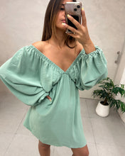 Cargar imagen en el visor de la galería, VESTIDO SUELTO MANGA LARGA ESCOTE EN V
