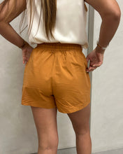 Cargar imagen en el visor de la galería, SHORT BORDADO FLORES***SALE***
