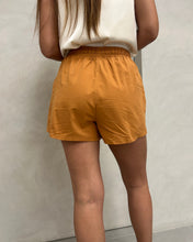 Cargar imagen en el visor de la galería, SHORT BORDADO FLORES***SALE***
