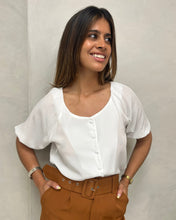 Cargar imagen en el visor de la galería, BLUSA MANGA BALON CON BOTONES***SALE***
