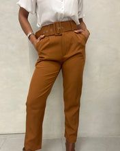 Cargar imagen en el visor de la galería, PANTALON FORMAL CON CINTO
