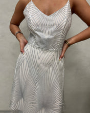 Cargar imagen en el visor de la galería, VESTIDO MIDI LINEAS
