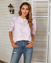 Cargar imagen en el visor de la galería, BLUSA FLORES AL TONO
