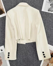 Cargar imagen en el visor de la galería, BLAZER CROP CLASICO
