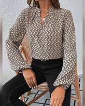 Cargar imagen en el visor de la galería, BLUSA ESTAMPADA ESCOTE V

