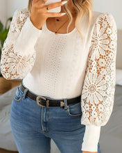 Cargar imagen en el visor de la galería, BLUSA BRODERIE MANGAS CALADAS TALLES GRANDES
