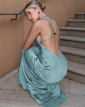 Cargar imagen en el visor de la galería, VESTIDO LARGO SEDA VERDE AGUA
