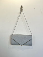 Cargar imagen en el visor de la galería, SOBRE DE FIESTA BORDE METALICO
