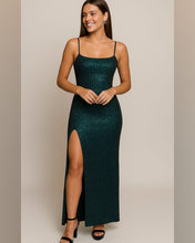 Cargar imagen en el visor de la galería, VESTIDO BASICO LENTEJUELAS CON TAJO
