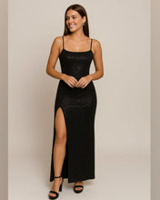 Cargar imagen en el visor de la galería, VESTIDO BASICO LENTEJUELAS CON TAJO

