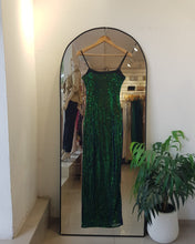 Cargar imagen en el visor de la galería, VESTIDO BASICO LENTEJUELAS CON TAJO
