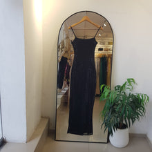 Cargar imagen en el visor de la galería, VESTIDO BASICO LENTEJUELAS CON TAJO
